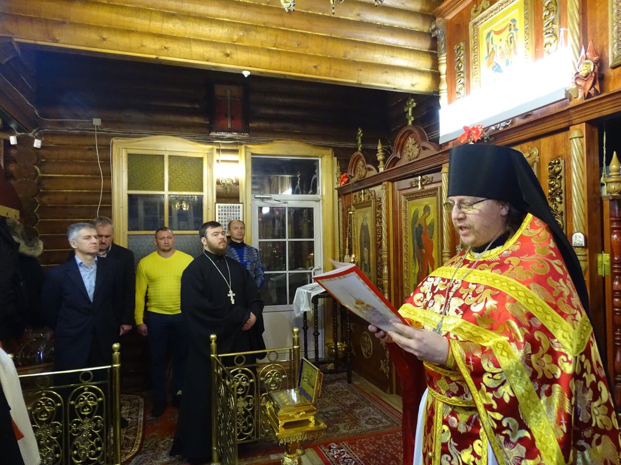 Глава Карелии Артур Парфенчиков встретил Пасху в Костомукше и поздравил прихожан с главным христианским праздником
